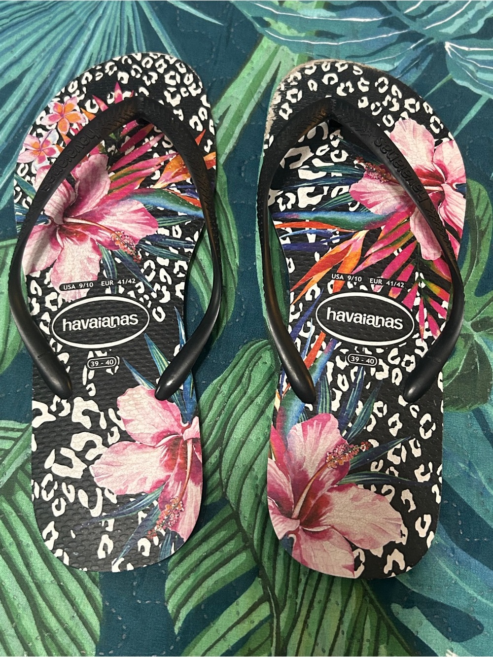 NWOT Hibiscus Havaianas Flip Flops, Size 9/10
